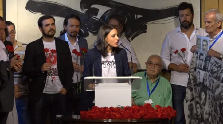 Irene Montero, portavoz de Podemos, con una camiseta en recuerdo a las víctimas del 3 de Marzo. (@ahorapodemos)
