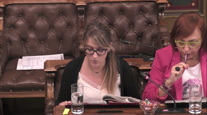 Las ediles de Udalberri Amaia Arenal y Carmen Muñoz.