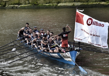 Urdaibai con la primera bandera de la temporada. (ARGAZKI PRESS)