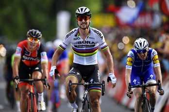 Sagan, imponiéndose en la meta de Longswy. (Jeff PACHOUD/AFP PHOTO)