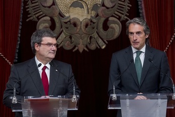 Aburto y De la Serna, tras su reunión de hoy en Bilbo. (Luis JAUREGIALTZO/ARGAZKI PRESS)