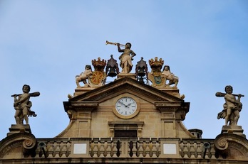 El Ayuntamiento de Iruñea pone cuatro viviendas a disposición de las entidades que acogen refugiados en Nafarroa.