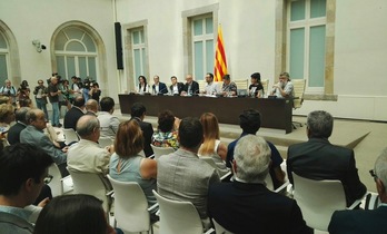 Presentación de la ley del referéndum en el Parlament. (@cupnacional)