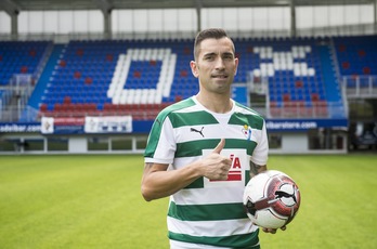 Presentación del jugador en Ipurua. (Marisol RAMÍREZ/ARGAZKI PRESS)