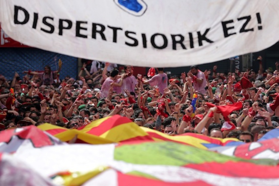 Reivindicación por el fin de la dispersión en el inicio de las fiestas. (César MANSO/AFP) Reivindicación por el fin de la dispersión en el inicio de las fiestas. (César MANSO/AFP)