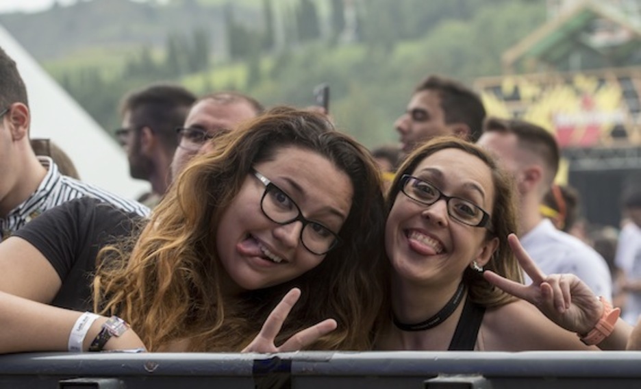 Dos amigas festivaleras. (Marisol RAMIREZ/ARGAZKI PRESS)
