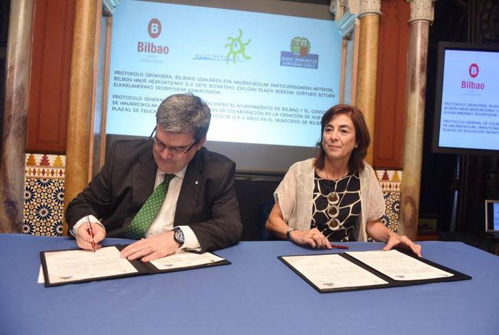 Aburto eta Uriartek akordioa sinatu dute gaur goizean. (ARGAZKI PRESS))