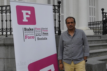 El portavoz del Foro Social Agus Hernan, en el Palacio de Aiete. [Gorka RUBIO / ARGAZKI PRESS]