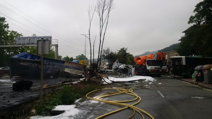 La colisión se produjo en la N-I a su paso por Irura. (SOS DEIAK)