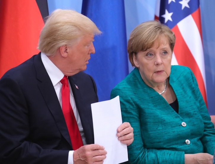 Donald Trump y Angela Merkel, durante la cumbre de Hamburgo. (Michael KAPPELER/AFP)