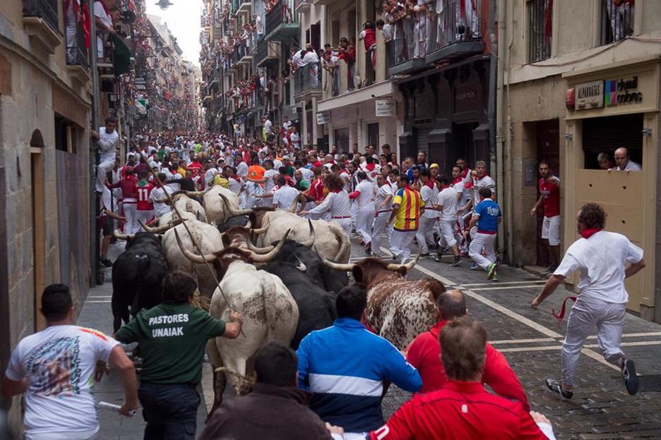 Jendetza egonagatik ere, lasaia suertatu da entzierroa. (Iñigo URIZ/ARGAZKI PRESS) Jendetza egonagatik ere, lasaia suertatu da entzierroa. (Iñigo URIZ/ARGAZKI PRESS)