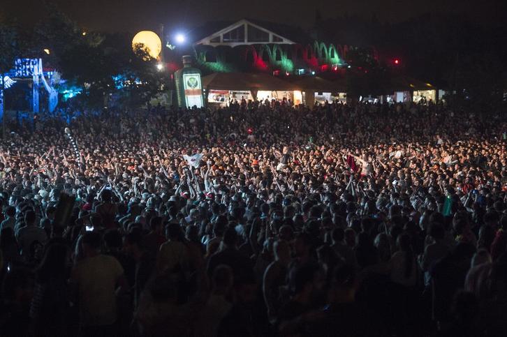 Hiru egunetan 112.000 pertsona igo dira Kobetamendira. (Monika DEL VALLE/ARGAZKI PRESS)