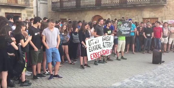 Imagen de la concentración que ha tenido lugar en Altsasu. (NAIZ.EUS)