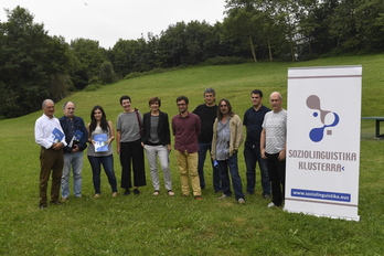 Soziolinguistika Klusterreko kideak Hizkuntzen Erabileraren zazpigarren Kale-neurketa aurkezten, Donostian. [Gorka RUBIO / ARGAZKI PRESS]