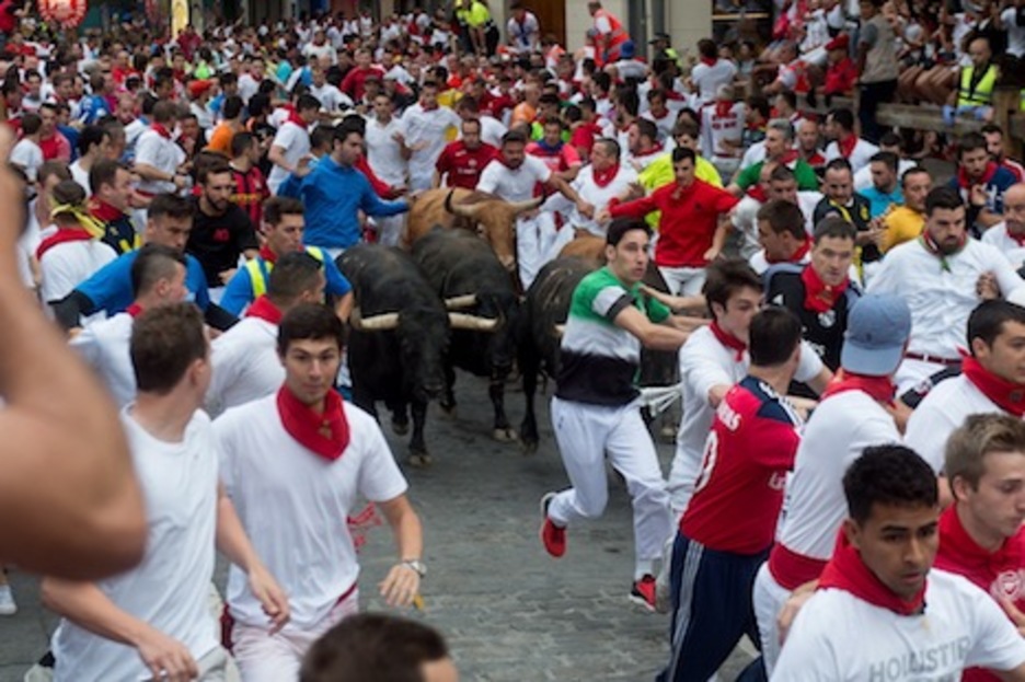 La manada se abre paso por Telefónica. (Iñigo URIZ/ARGAZKI PRESS) La manada se abre paso por Telefónica. (Iñigo URIZ/ARGAZKI PRESS)