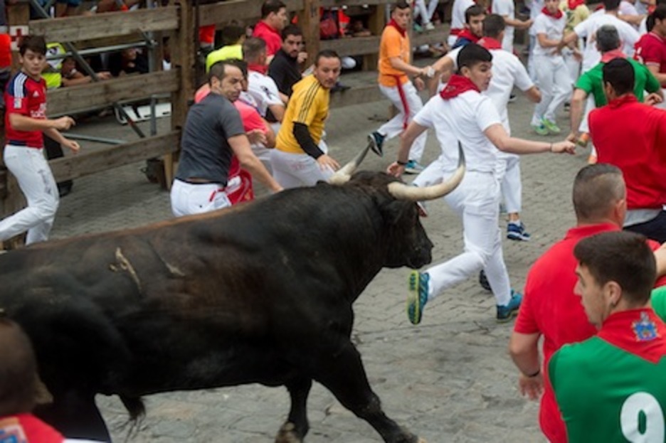 Pocaropa toma la curva de Telefónica. (Iñigo URIZ/ARGAZKI PRESS) Pocaropa toma la curva de Telefónica. (Iñigo URIZ/ARGAZKI PRESS)