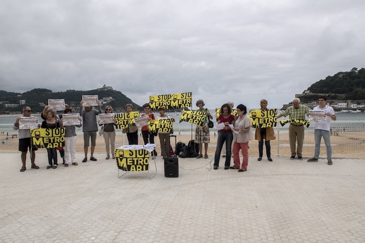 Satorralaiako kideak Kontxan, larunbateko mobilizazioaren aurkezpenean. (Gorka RUBIO/ARGAZKI PRESS)