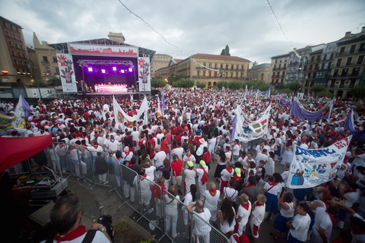 La Plaza del Castillo, abarrotada en el acto final de la manifestación. (Iñigo URIZ / ARGAZKI PRESS)