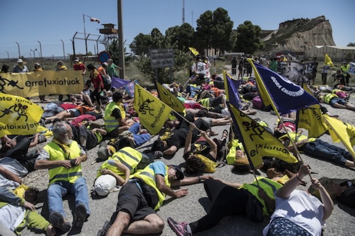 Performance de la comitiva vasca en las Bardenas. (Jagoba MANTEROLA/ARGAZKI PRESS)