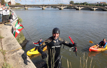 Paxkal Elgart, uretatik ateratzen Baionan. (Bob EDME)