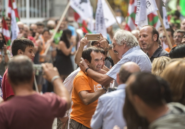 Pipe San Epifaniori ongi etorria eman diote Indautxun. (Marisol RAMÍREZ / ARGAZKI PRESS)