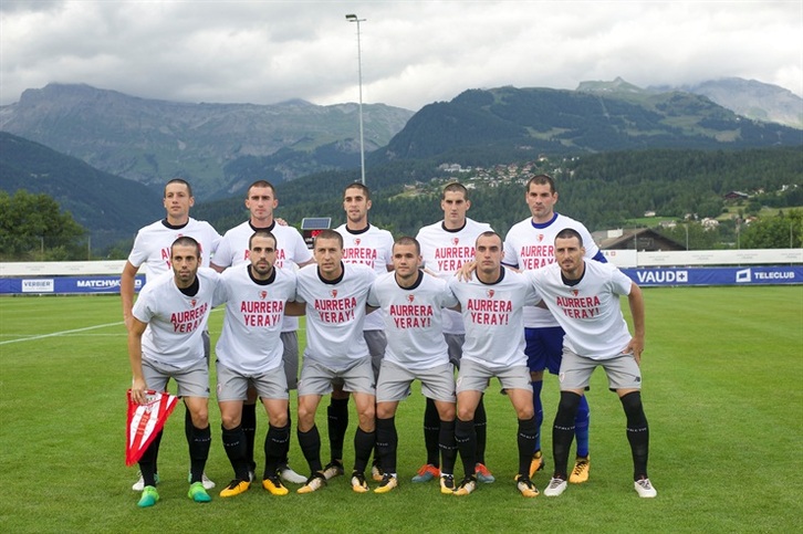 Los jugadores del Athletic con camisetas en apoyo a Yeray. (Athletic Club)