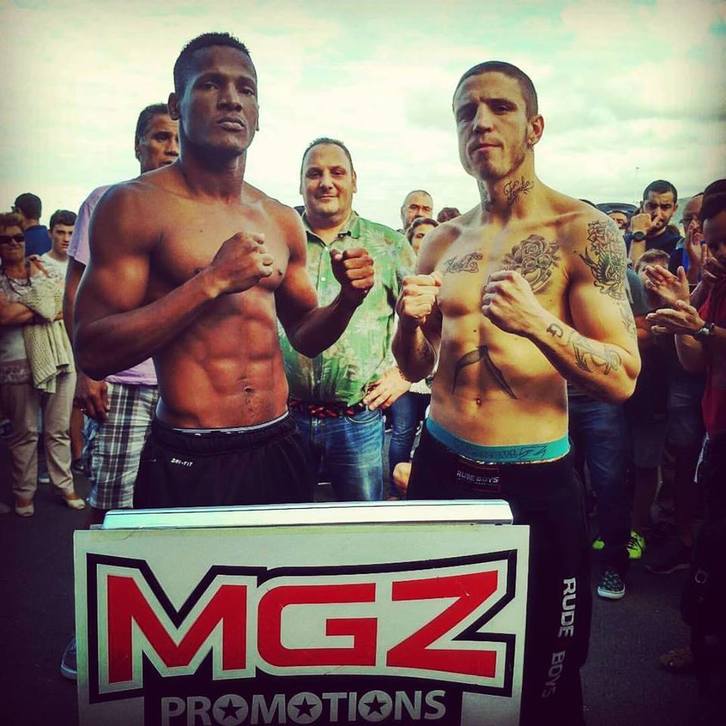 Kerman Lejarraga con Azael Cosio en la previa del combate. (MGZ promotions)