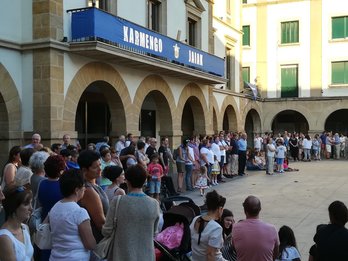 Concentración en repulsa de la agresión sexual en Zornotza. ( @GARA_rpascual)