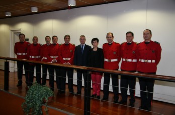 Reunión de Urkullu y Beltrán de Heredia con los máximos responsables de la Ertzaintza. Entre ellos Jorde Aldekoa, situado a la derecha de la consejera de Seguridad. (IREKIA)