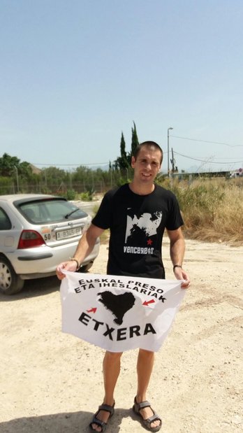 Lujanbio, tras abandonar la cárcel de Foncalent. (@etxeraelkartea)