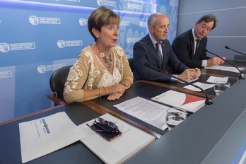 Arantxa Tapia, Josu Erkoreka y Bingen Zupiria, en la presentación del plan. (Juanan RUIZ/ARGAZKI PRESS)