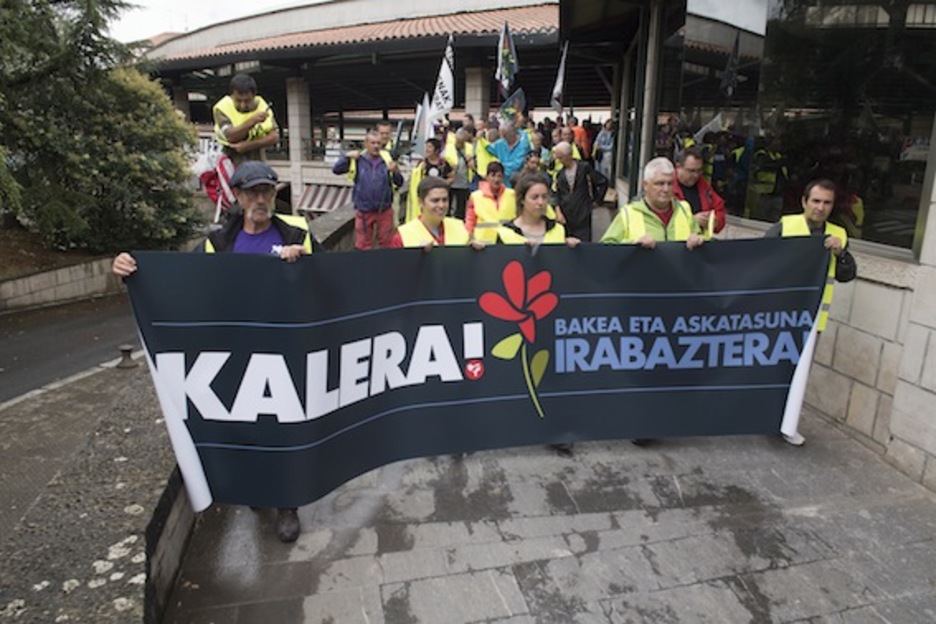 Kalera Martxaren lehen pausoak, Gernika-Lumon. (Gorka RUBIO/ARGAZKI PRESS) Kalera Martxaren lehen pausoak, Gernika-Lumon. (Gorka RUBIO/ARGAZKI PRESS)