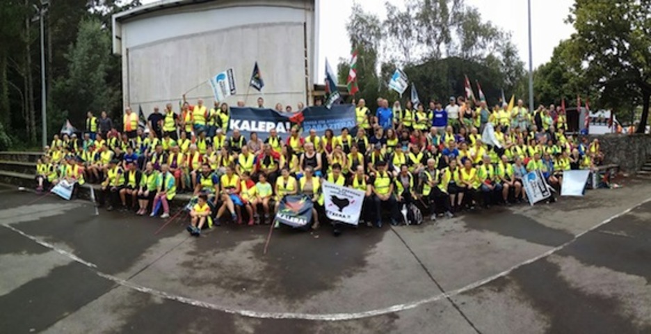 Busturian indarrak hartzeko geldialditxoa egin dute. (SORTU) Busturian indarrak hartzeko geldialditxoa egin dute. (SORTU)