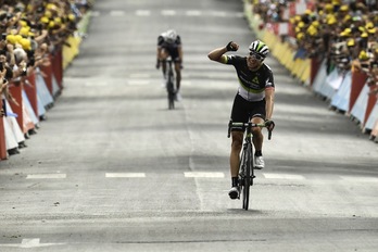 Boasson Hagen, imponiéndose en la meta de Salon de Provence. (Phillippe LÓPEZ/AFP PHOTO)