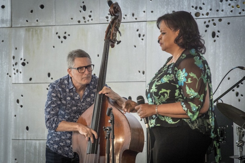 Deborah Carter abeslariaren emanaldia. (Gorka RUBIO/ARGAZKI PRESS)