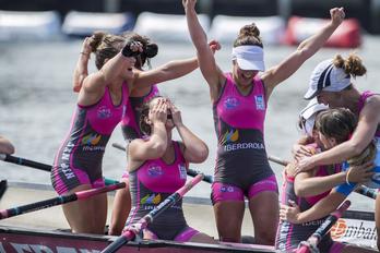 Las sanjuandarras, contentas tras el triunfo. (Juan Carlos RUIZ/ARGAZKI PRESS)