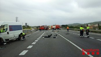 Istripuaren ostean errepideak hartu duen itxura. (@bomberscat)