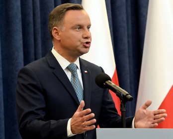 El presidente polaco, Andrzej Duda, en su declaración televisada. (Janek SKARZYNSKI/AFP)