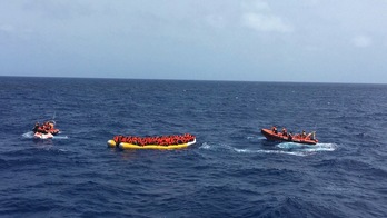 Proactiva Open Arms GKEren erreskatea Mediterraneoan. (@openarms_fund)