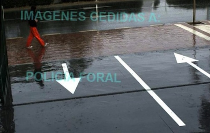 Imagen recogida por las cámara de seguridad del establecimiento. (POLICÍA FORAL)
