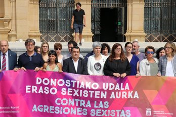 Concentración en los jardines de Alderdi Eder. (@MirenElgarresta)