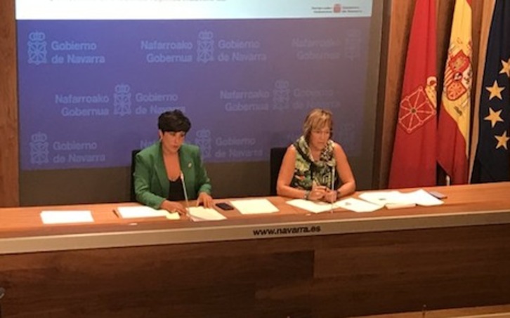 Comparecencia de la consejera Solana (izquierda). (GOBIERNO DE NAFARROA)