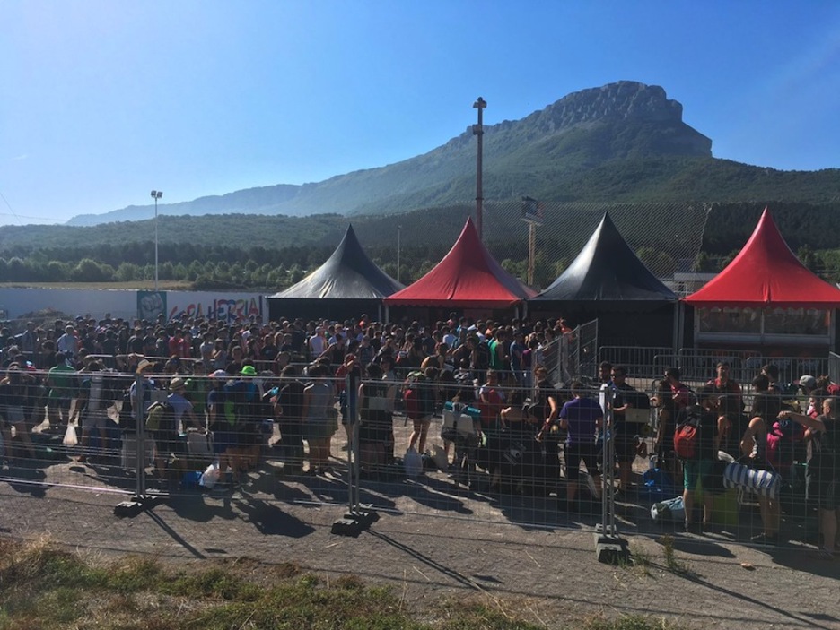 Cola en la entrada para acceder al recinto de Hatortxu. (@Hatortxurock) Cola en la entrada para acceder al recinto de Hatortxu. (@Hatortxurock)