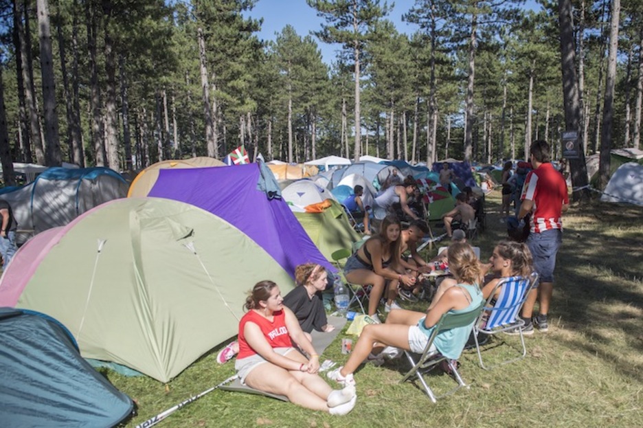 Acampados en el bosque. (Gorka RUBIO/ARGAZKI PRESS) Acampados en el bosque. (Gorka RUBIO/ARGAZKI PRESS)