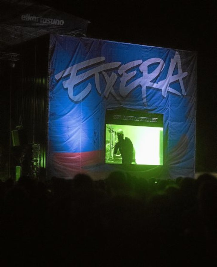 Lakuntzako karpak, jendez gainezka. (ARGAZKI PRESS)