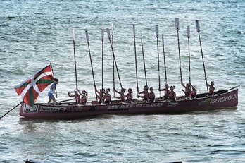 Las remeras de San Juana celebran su victoria en Getxo. (ARGAZKI PRESS)
