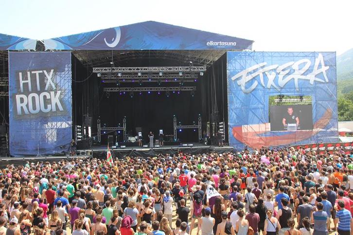 Milaka lagun bildu ditu Hatortxu Rockek ekitaldi politikoan ere. (@Hatortxurock)