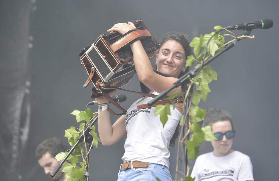 Huntza taldea, igande arratsaldea alaitzen. (Idoia ZABALETA/ARGAZKI PRESS) Huntza taldea, igande arratsaldea alaitzen. (Idoia ZABALETA/ARGAZKI PRESS)