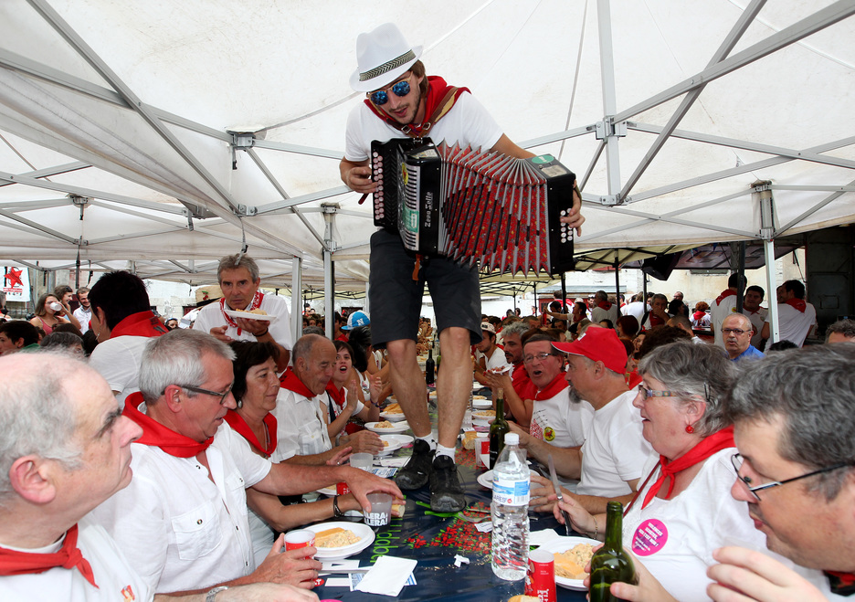De nombreuses scènes de fête et de joie étaient à découvrir dans les rues de Bayonne encore hier, dimanche.©Bob EDME