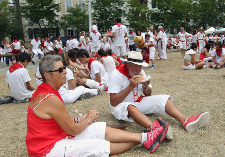 Baionako besten azken eguna iruditan. ©Bob EDME